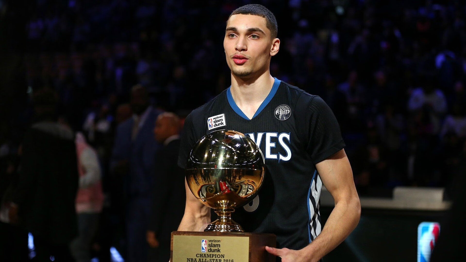 爱游戏娱乐-黄蜂新人持续提升得到更多出场时间，黄蜂队员